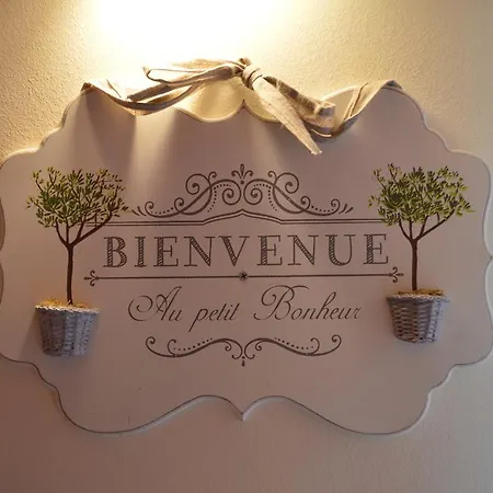 아파트 Au Petit Bonheur *