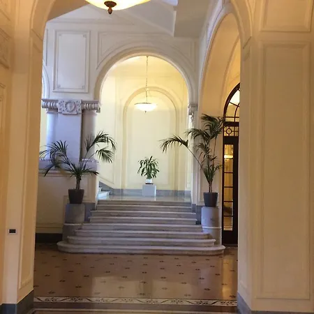 Au Petit Bonheur Apartment *