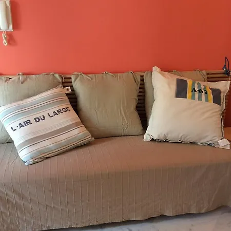 Apartment Au Petit Bonheur Genoa